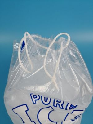 Ldpeのドローストリング、アイス・キューブが付いているプラスチック アイス パックは可搬重量1つのKGの袋に入れる