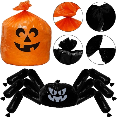 ハロウィンのジャンボくものカボチャ芝生の葉は党装飾を袋に入れる